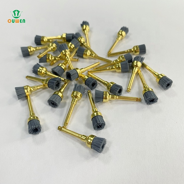 Brosse de prophy multifonction violette pour les accolades